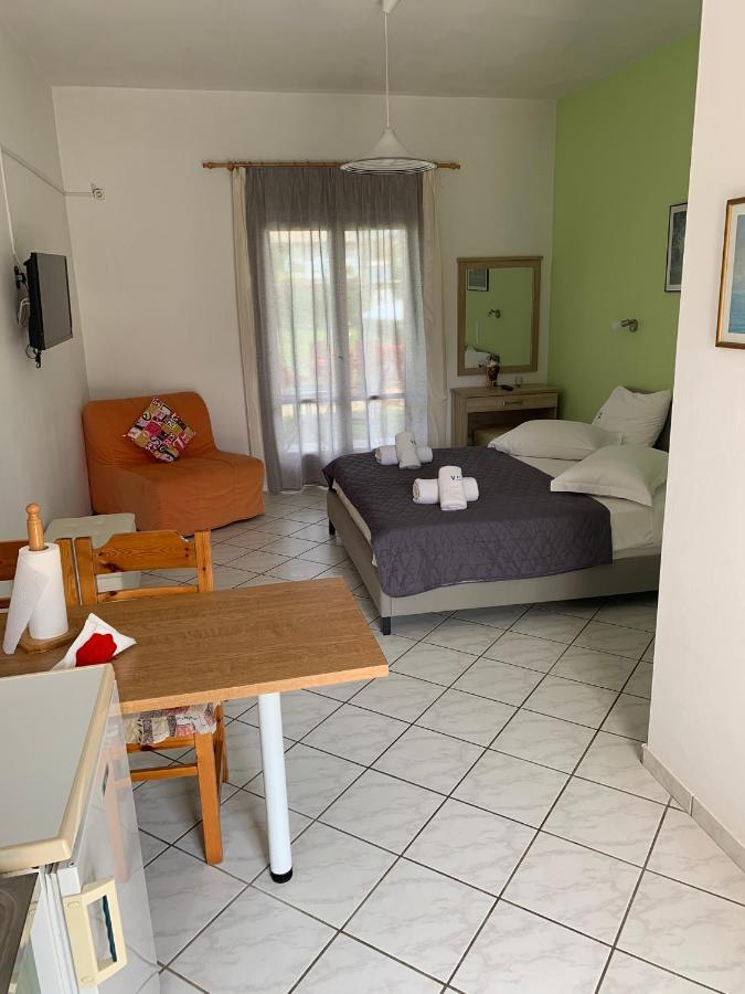 Eleftheria Studios And Apartments Acharavi  Exterior photo